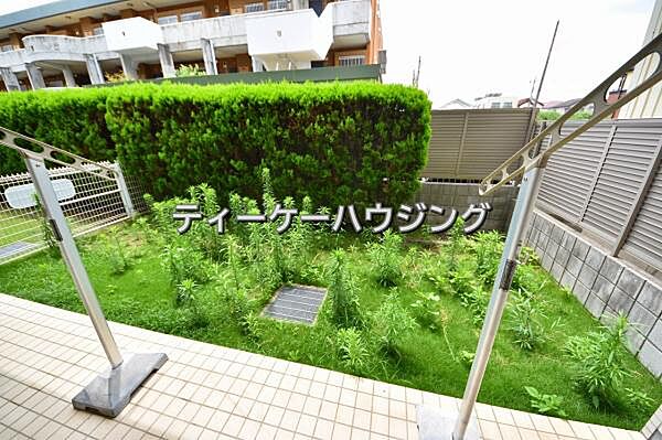 庭付きマンションは、一戸建て感覚の暮らしが味わえます。