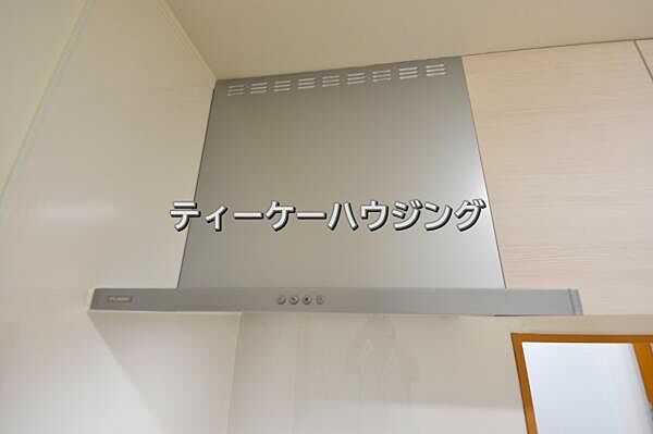 お掃除しやすくいつまでも清潔にお使いいただける手元ライト付き換気扇