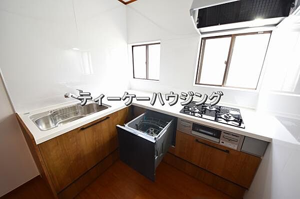 使い勝手が良いL字型キッチンです。