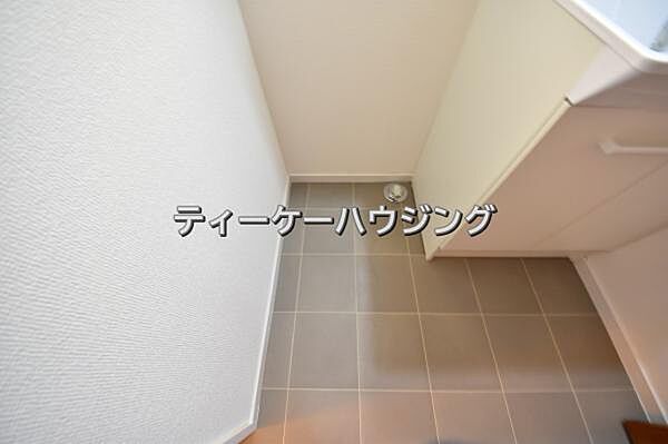 大容量の洗濯機にも対応できる洗濯機置き場を確保。
