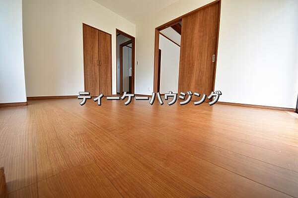 南に面した洋室は採光、通風に優れた心地よい空間です。