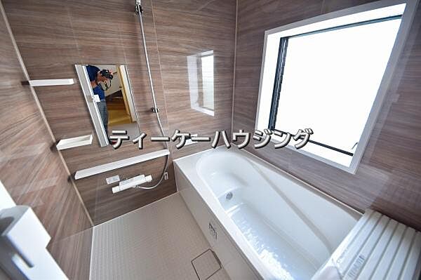 お子さんと一緒でもゆとりな広さです。快適・清潔な空間で心も体もオフになる時間を楽しんでみませんか。
