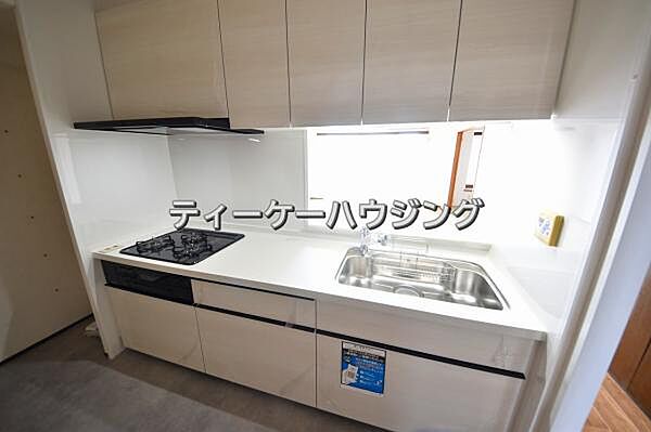対面式キッチンからはご家族の笑顔を眺めながらお料理して頂けます。毎日の炊事が楽しくなりますね。