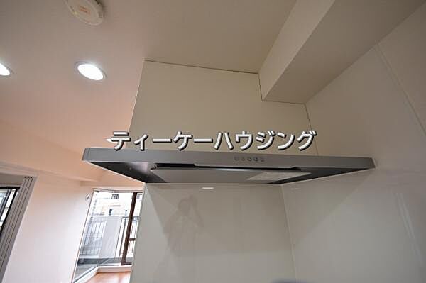 お掃除しやすくいつまでも清潔にお使いいただける手元ライト付き換気扇