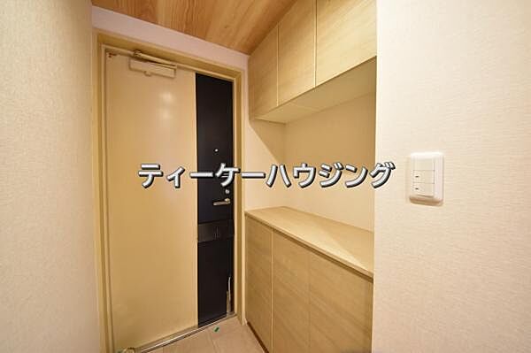 収納力たっぷり。ゆとりのシューズボックスにはママのブーツもラクラク入ります。