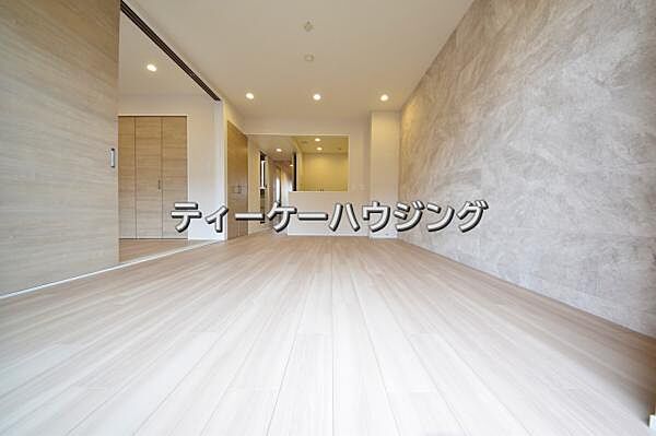彩光をふんだんに取り入れた明るいリビングは”使いやすい形”にもこだわりました。
