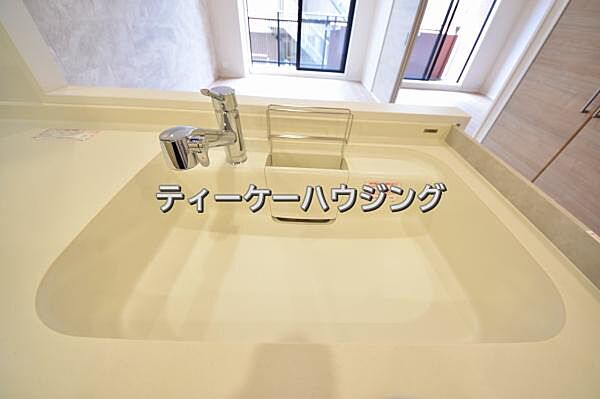 家族と触れ合いを大切にできる対面キッチンです。浄水器付きです。