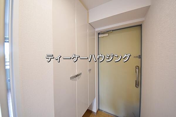 収納力たっぷり。ゆとりのシューズボックスにはママのブーツもラクラク入ります。