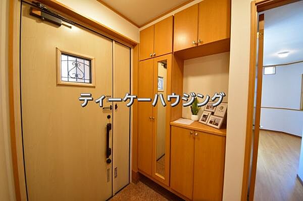 収納力たっぷり。ゆとりのシューズボックスにはママのブーツもラクラク入ります。