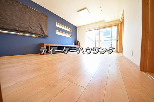 彩光をふんだんに取り入れた明るいリビングは”使いやすい形”にもこだわりました。