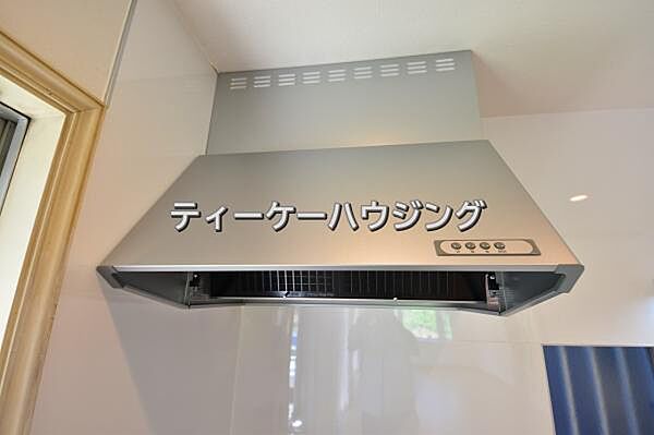 お掃除しやすくいつまでも清潔にお使いいただける手元ライト付き換気扇