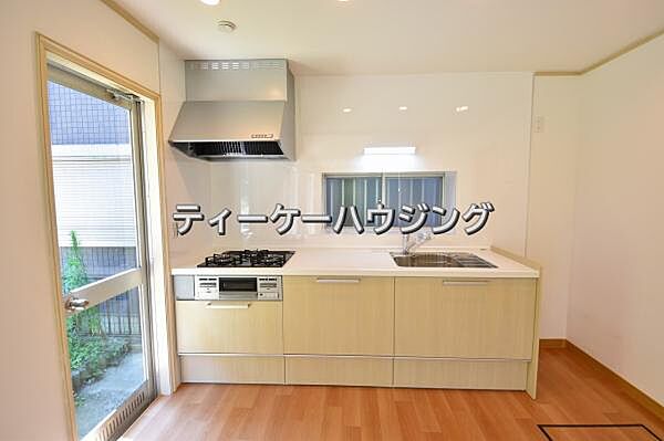 いつでも清潔に、お手入れ楽々なシンク。浄水機能を備えた水栓も魅力です。