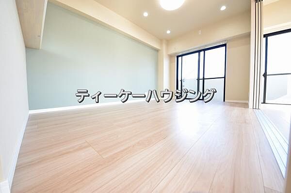 彩光をふんだんに取り入れた明るいリビングは”使いやすい形”にもこだわりました。