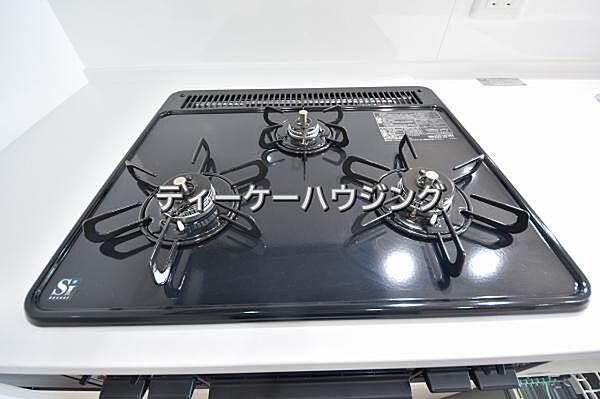三つの調理が同時に出来てお料理時間を一気に短縮。三口ホーロートップコンロ