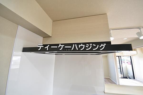 お掃除しやすくいつまでも清潔にお使いいただける手元ライト付き換気扇