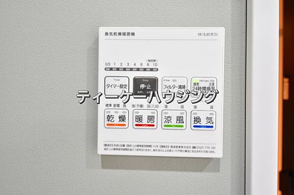 浴室暖房乾燥機がバスルーム内を換気して、カビの発生を抑えます。お洗濯物もよく乾きます。