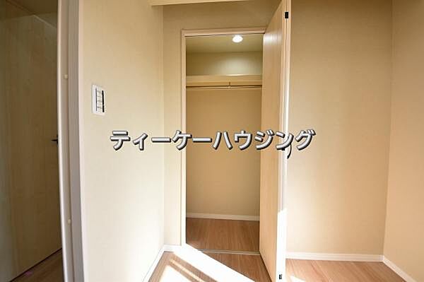 ここまでたくさん収納があれば、物が多い方でも安心ですね。