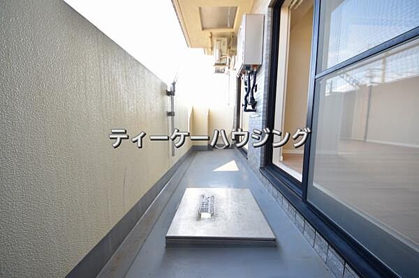 広々したバルコニーは日々の暮らしに、ゆとりと優雅さをもたらしてくれる筈です。