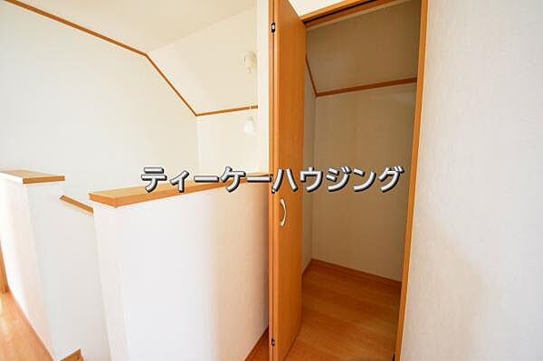 廊下に収納があると助かりますよね。