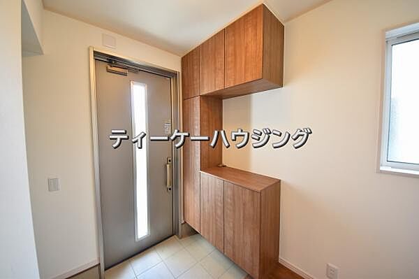 収納力たっぷり。ゆとりのシューズボックスにはママのブーツもラクラク入ります。