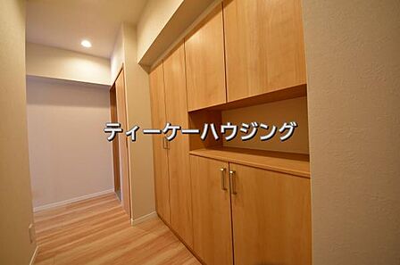 収納力たっぷり。ゆとりのシューズボックスにはママのブーツもラクラク入ります。