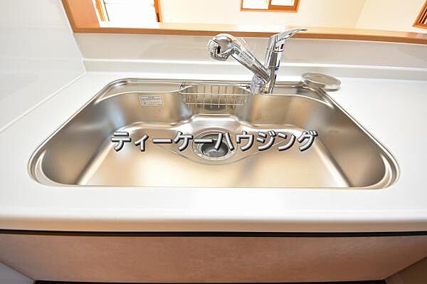 家族と触れ合いを大切にできる対面キッチンです。浄水器付きです。