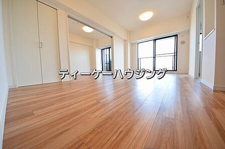 お家の中心となる大きな空間がご家族のコミュニケーションスペースになる筈です。 