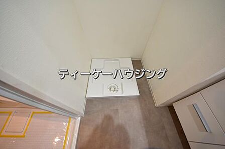 大容量の洗濯機にも対応できる洗濯機置き場を確保。