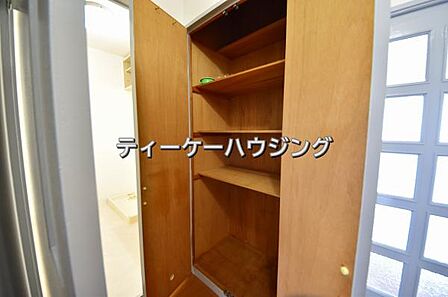 廊下に収納があると助かりますよね。