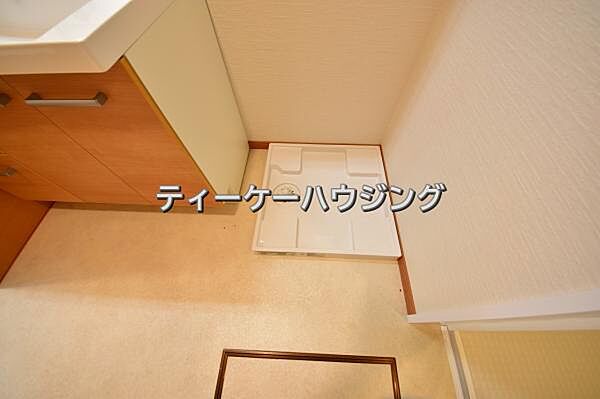 大容量の洗濯機にも対応できる洗濯機置き場を確保。