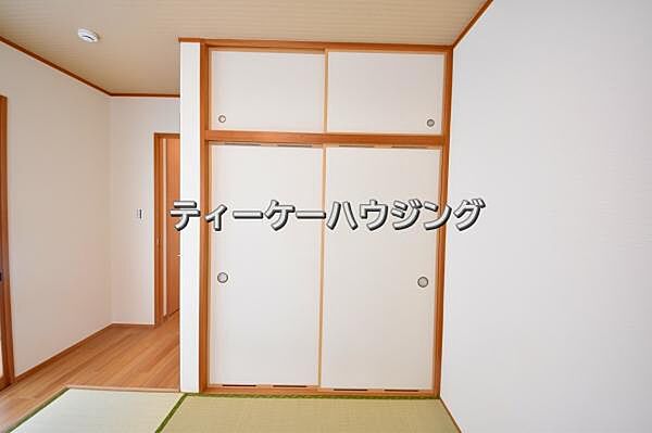 大家族にもご対応可能な大型収納が、各居室に標準装備されております。