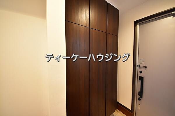 収納力たっぷり。ゆとりのシューズボックスにはママのブーツもラクラク入ります。