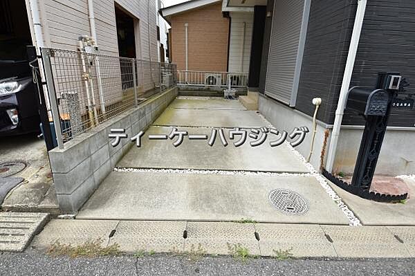間口が広くて、停めやすい駐車スペースです。
