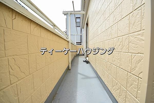 広々したバルコニーは日々の暮らしに、ゆとりと優雅さをもたらしてくれる筈です。