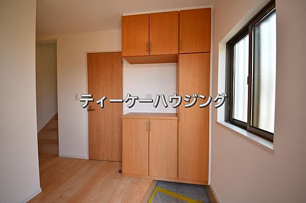 収納力たっぷり。ゆとりのシューズボックスにはママのブーツもラクラク入ります。