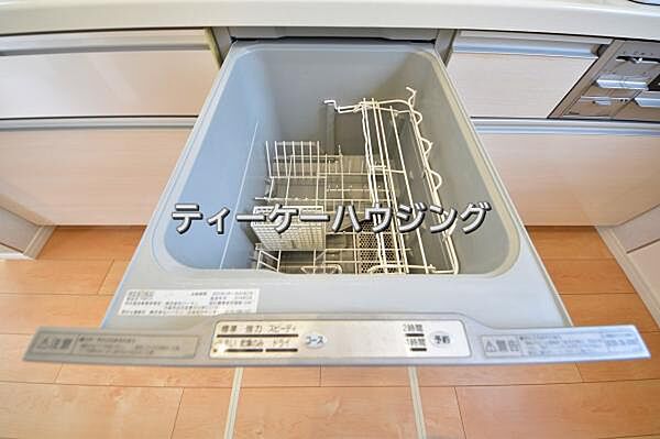 毎日使うものだから、キレイはもちろん食洗器なら除菌に手間はかかりません。お子様の食器洗いも安心。
