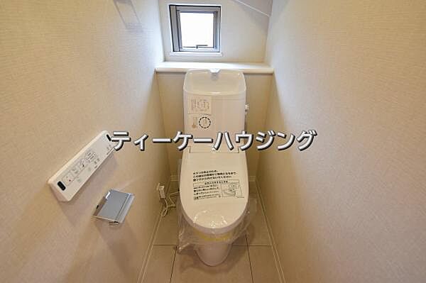 温水洗浄機能付き便座を標準装備。清潔で快適な空間を演出します。