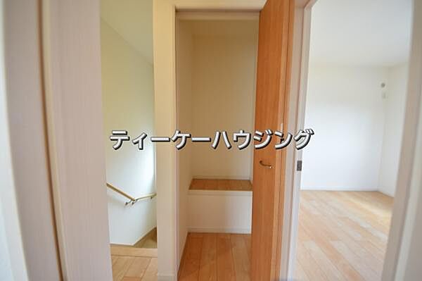 廊下に収納があると助かりますよね。