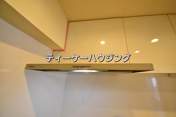 お掃除しやすくいつまでも清潔にお使いいただける手元ライト付き換気扇