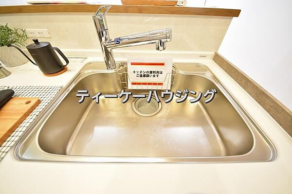 家族と触れ合いを大切にできる対面キッチンです。浄水器付きです。