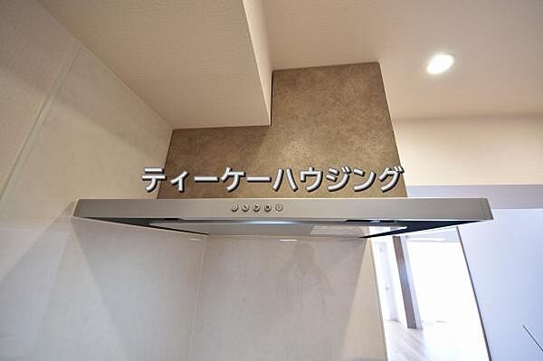 お掃除しやすくいつまでも清潔にお使いいただける手元ライト付き換気扇