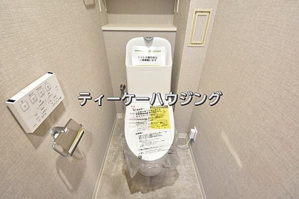 温水洗浄機能付き便座を標準装備。清潔で快適な空間を演出します。