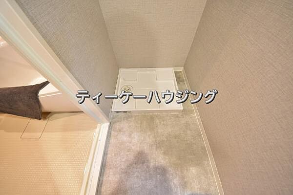 大容量の洗濯機にも対応できる洗濯機置き場を確保。