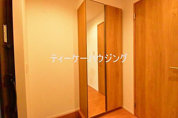 収納力たっぷり。ゆとりのシューズボックスにはママのブーツもラクラク入ります。