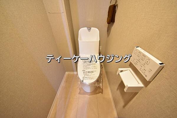 温水洗浄機能付き便座を標準装備。清潔で快適な空間を演出します。