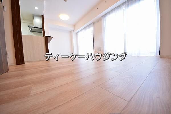 彩光をふんだんに取り入れた明るいリビングは”使いやすい形”にもこだわりました。