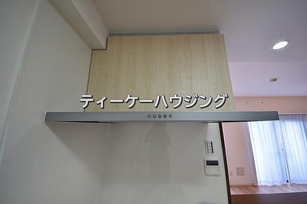お掃除しやすくいつまでも清潔にお使いいただける手元ライト付き換気扇