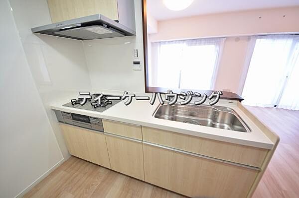 対面式キッチンからはご家族の笑顔を眺めながらお料理して頂けます。毎日の炊事が楽しくなりますね。