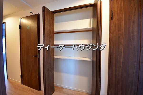 廊下に収納があると助かりますよね。