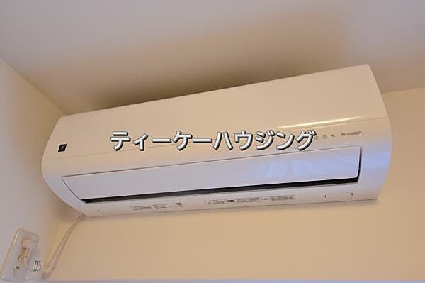 うれしいエアコン2台付き物件。快適な暮らしがすぐに始められますね。